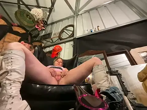 Snapshot of SummerBlueMoon chatting on October 30, 4:33 am SummerBlueMoon online show from October 30, 4:33 am