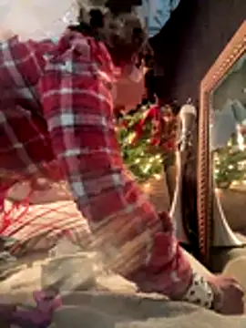 Snapshot of SummerBlueMoon chatting on December 14, 9:42 pm SummerBlueMoon online show from December 14, 9:42 pm