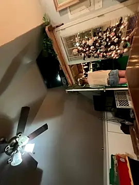 Snapshot of SummerBlueMoon chatting on December 14, 2:07 am SummerBlueMoon online show from December 14, 2:07 am