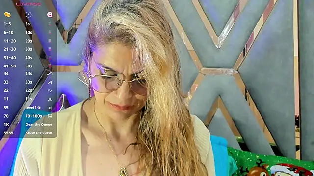 Esmeralda oikos online show from December 20, 8:55 pm