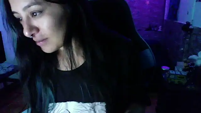 Snapshot of AngelaQueen_ chatting on October 15, 6:05 pm AngelaQueen online show from October 15, 6:05 pm