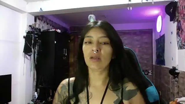 Snapshot of AngelaQueen_ chatting on September 18, 5:49 pm AngelaQueen online show from September 18, 5:49 pm