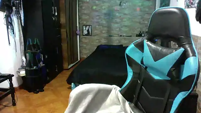 Snapshot of AngelaQueen_ chatting on September 8, 4:39 pm AngelaQueen online show from September 8, 4:39 pm