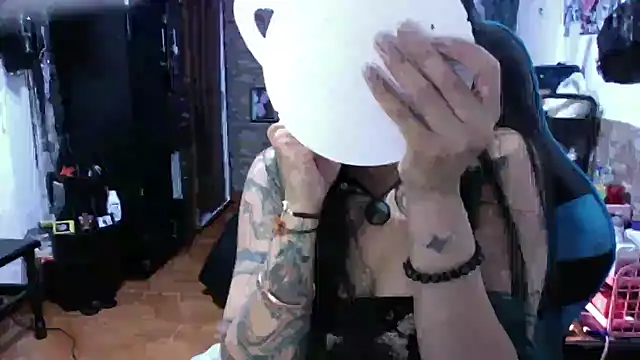 AngelaQueen  online show from December 16, 4:44 pm