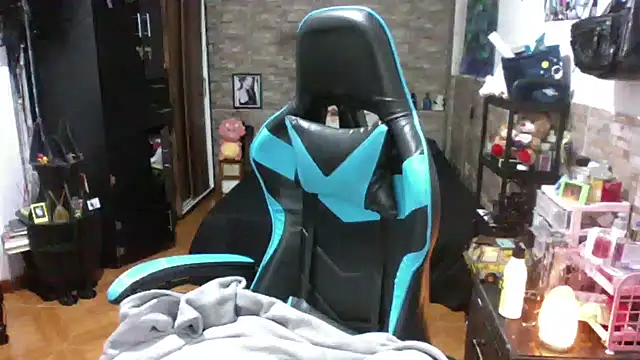 AngelaQueen  online show from April 17, 6:00 pm