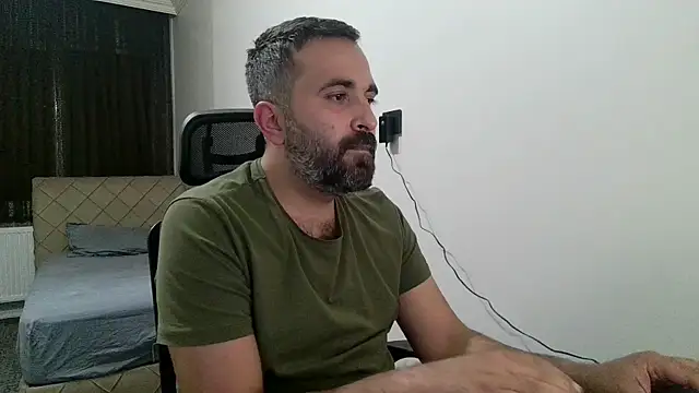 Snapshot of tgltplsr chatting on November 11, 12:05 am tgltplsr online show from November 11, 12:05 am