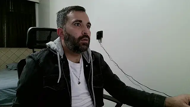 Snapshot of tgltplsr chatting on December 18, 1:11 am tgltplsr online show from December 18, 1:11 am