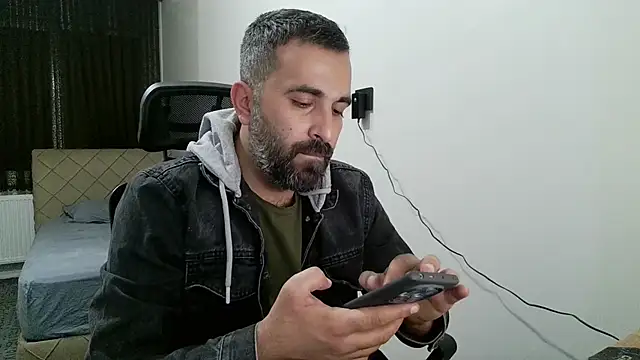 Snapshot of tgltplsr chatting on November 10, 2:49 am tgltplsr online show from November 10, 2:49 am