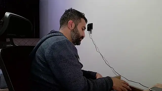 Snapshot of tgltplsr chatting on October 28, 1:17 am tgltplsr online show from October 28, 1:17 am