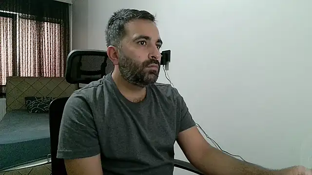 Snapshot of tgltplsr chatting on September 18, 7:11 am tgltplsr online show from September 18, 7:11 am