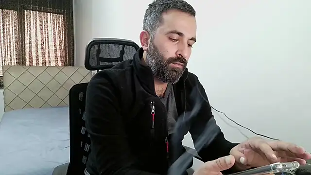 Snapshot of tgltplsr chatting on November 24, 6:02 am tgltplsr online show from November 24, 6:02 am