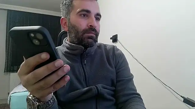 Snapshot of tgltplsr chatting on January 26, 12:47 am tgltplsr online show from January 26, 12:47 am