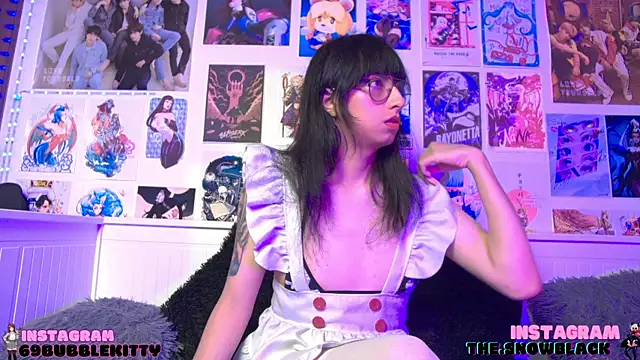 snowblack  online show from March 16, 2:44 pm