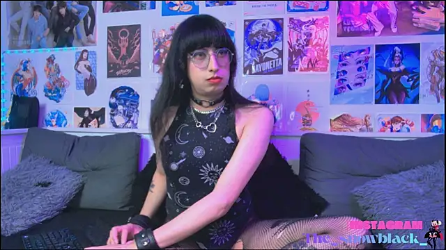 snowblack  online show from February 17, 4:37 pm