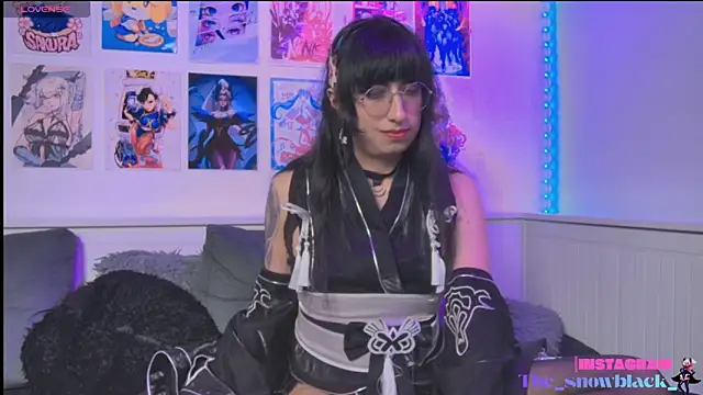 snowblack  online show from May 13, 6:04 pm