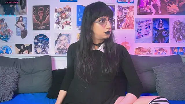 snowblack  online show from November 1, 4:56 pm