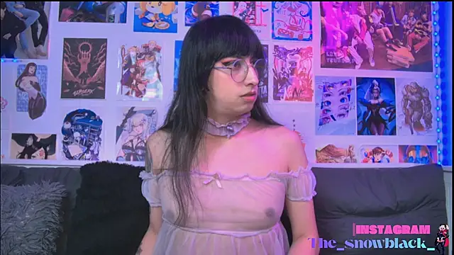 snowblack  online show from February 13, 5:24 pm