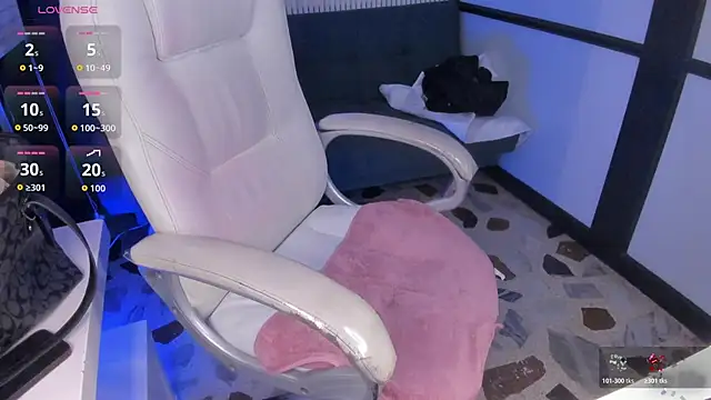 LunaBaker-1 online show from March 28, 5:08 am