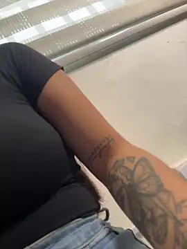 LunaBaker-1 online show from November 17, 8:35 pm