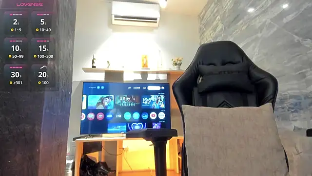 LunaBaker-1 online show from September 8, 7:57 pm