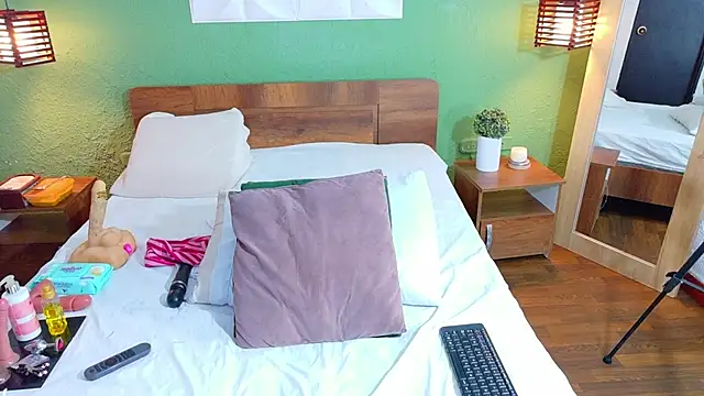 dannaahbrown online show from October 1, 8:13 pm