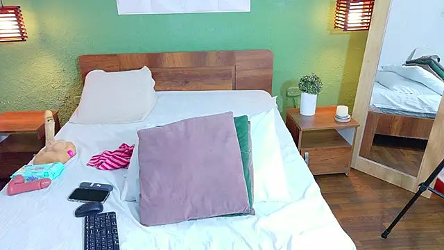 dannaahbrown online show from October 18, 7:27 pm