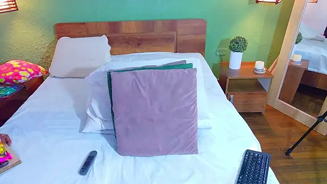 dannaahbrown online show from April 15, 4:11 pm