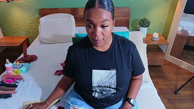 Snapshot of dannaahbrown chatting on July 7, 4:32 pm dannaahbrown online show from July 7, 4:32 pm