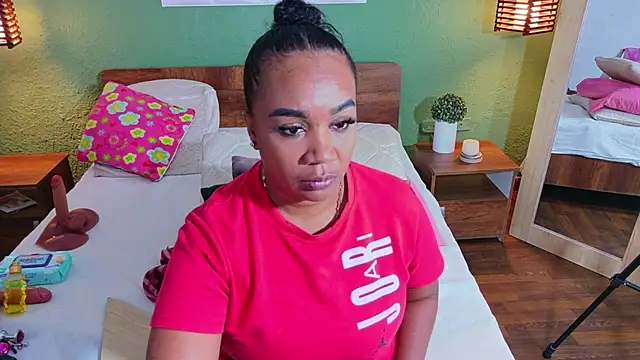 Snapshot of dannaahbrown chatting on June 15, 6:51 pm dannaahbrown online show from June 15, 6:51 pm