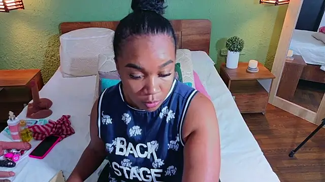 Snapshot of dannaahbrown chatting on July 4, 5:50 pm dannaahbrown online show from July 4, 5:50 pm