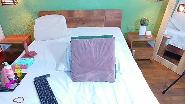 dannaahbrown online show from December 2, 4:30 pm