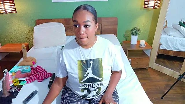 dannaahbrown online show from September 18, 8:01 pm