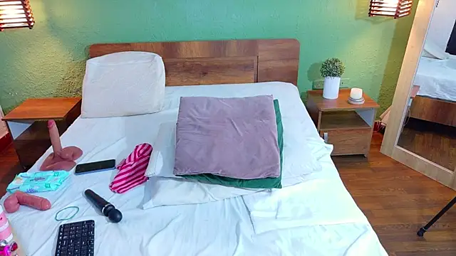 dannaahbrown online show from March 4, 8:05 pm