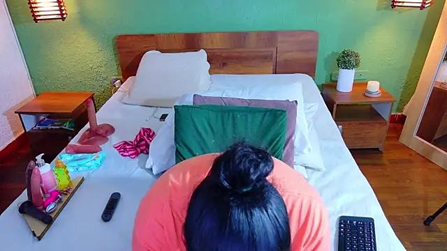 dannaahbrown online show from March 28, 2:29 pm