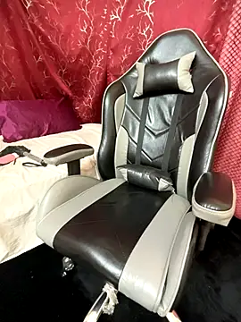 Snapshot of LuscousPussy chatting on October 8, 7:14 pm LuscousPussy online show from October 8, 7:14 pm