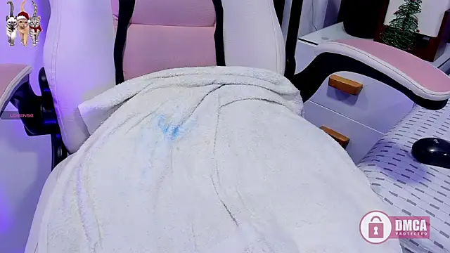 Snapshot of ana_gadot chatting on December 17, 12:54 pm ana gadot online show from December 17, 12:54 pm