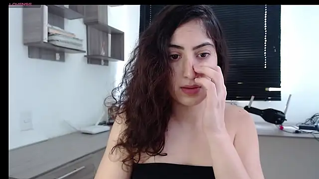 Snapshot of MIYESSI chatting on March 21, 5:34 pm MIYESSI online show from March 21, 5:34 pm