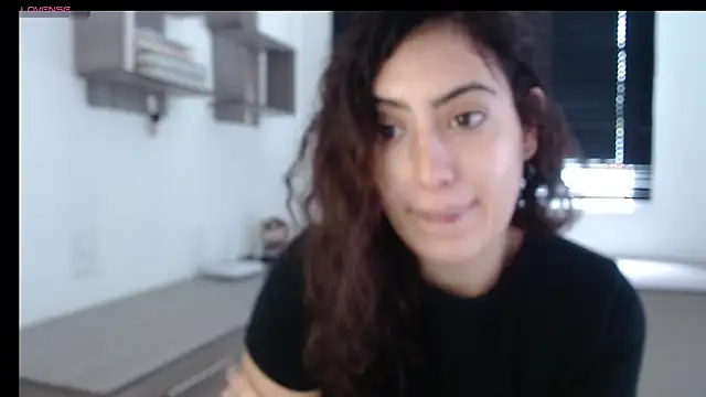 Snapshot of MIYESSI chatting on February 18, 3:41 pm MIYESSI online show from February 18, 3:41 pm