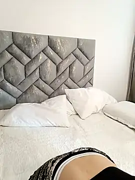 MIYESSI online show from November 9, 8:35 pm