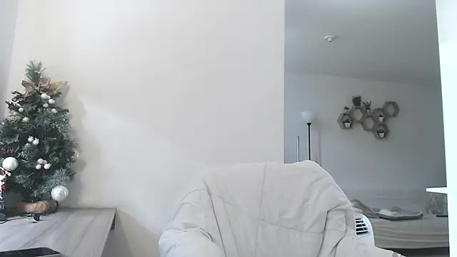 MIYESSI online show from February 5, 2:02 pm