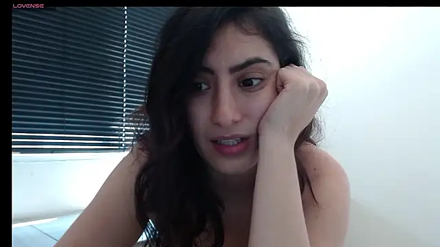 Snapshot of MIYESSI chatting on February 19, 7:37 pm MIYESSI online show from February 19, 7:37 pm