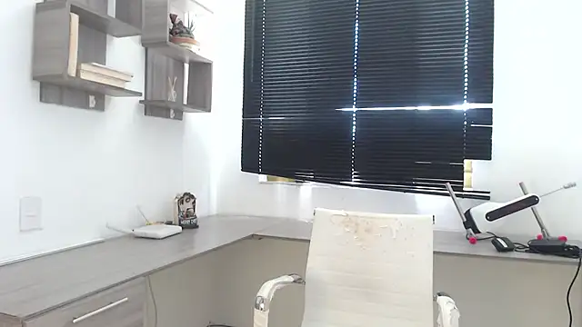 Snapshot of MIYESSI chatting on October 2, 4:54 pm MIYESSI online show from October 2, 4:54 pm