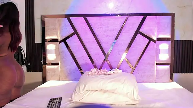 Athenea Mills online show from March 31, 6:54 pm