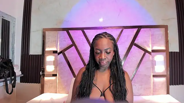 Athenea Mills online show from January 18, 6:33 pm