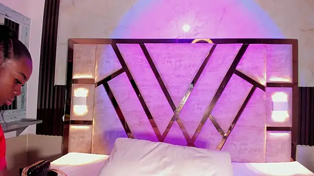 Athenea Mills online show from April 19, 5:58 pm