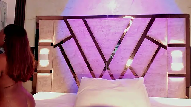 Athenea Mills online show from March 19, 6:52 pm