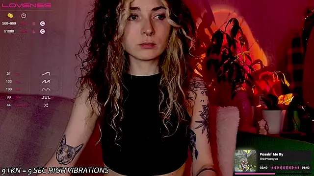 Snapshot of IttyKitty chatting on October 29, 9:03 pm IttyKitty online show from October 29, 9:03 pm