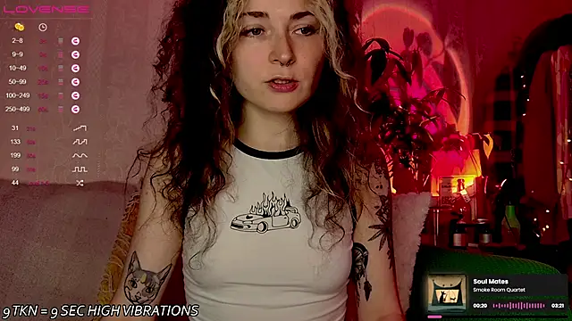 Snapshot of IttyKitty chatting on September 13, 9:04 pm IttyKitty online show from September 13, 9:04 pm