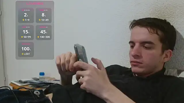 Snapshot of Tombgy07 chatting on April 24, 7:49 pm Tombgy07 online show from April 24, 7:49 pm