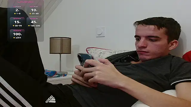 Tombgy07 online show from December 3, 8:30 pm